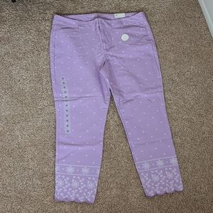 Old navy woman's ankle pixie pants ,lilac color